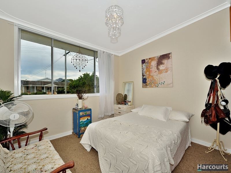 6 Lindley Road, Halls Head WA 6210