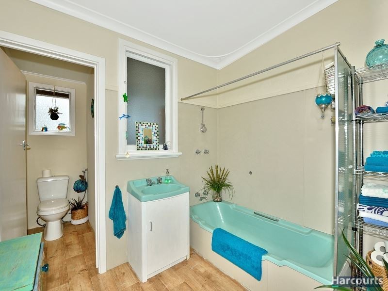 6 Lindley Road, Halls Head WA 6210