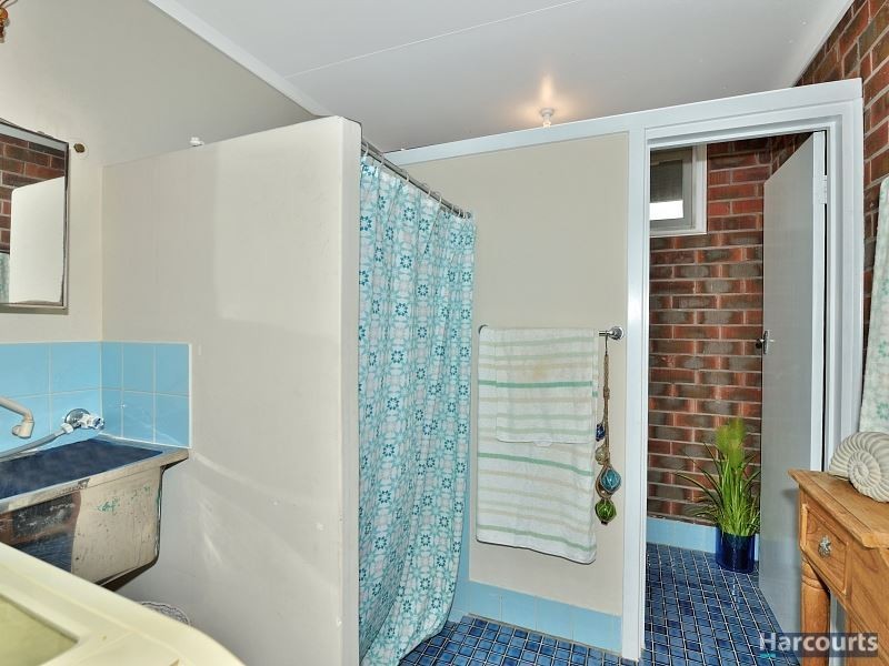 6 Lindley Road, Halls Head WA 6210