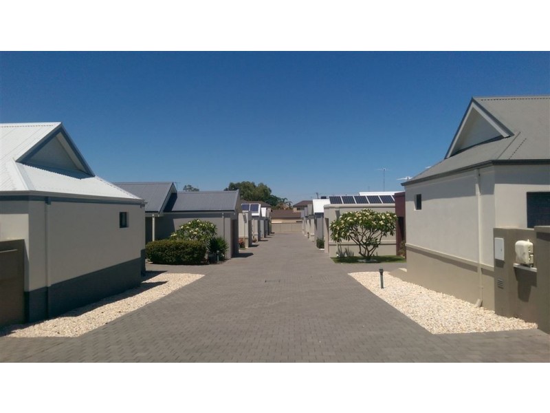 9/15 Creery Street, Dudley Park WA 6210