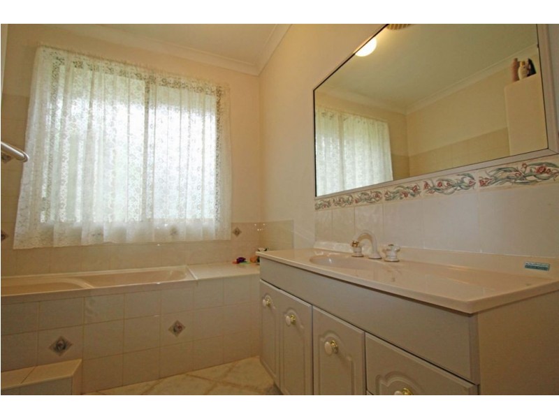 2 Exeter Place, Greenfields WA 6210