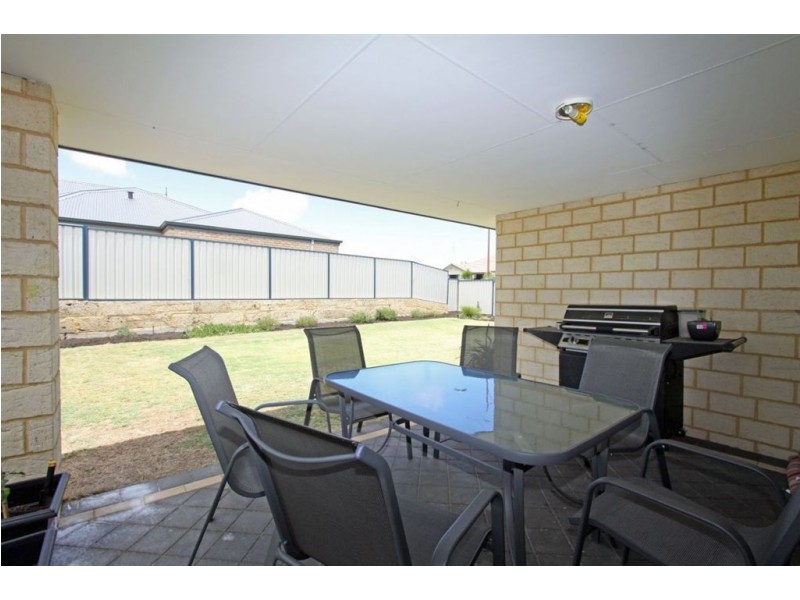 32 Camden Way, Meadow Springs WA 6210