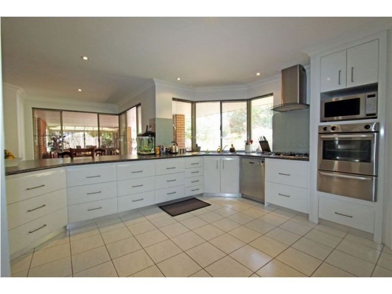 2 Maroona Place, Greenfields WA 6210