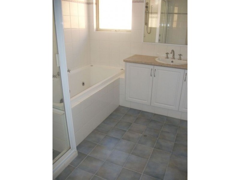 4 Saffron Loop, Falcon WA 6210