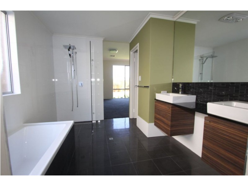 97 Darwin Terrace, Dudley Park WA 6210
