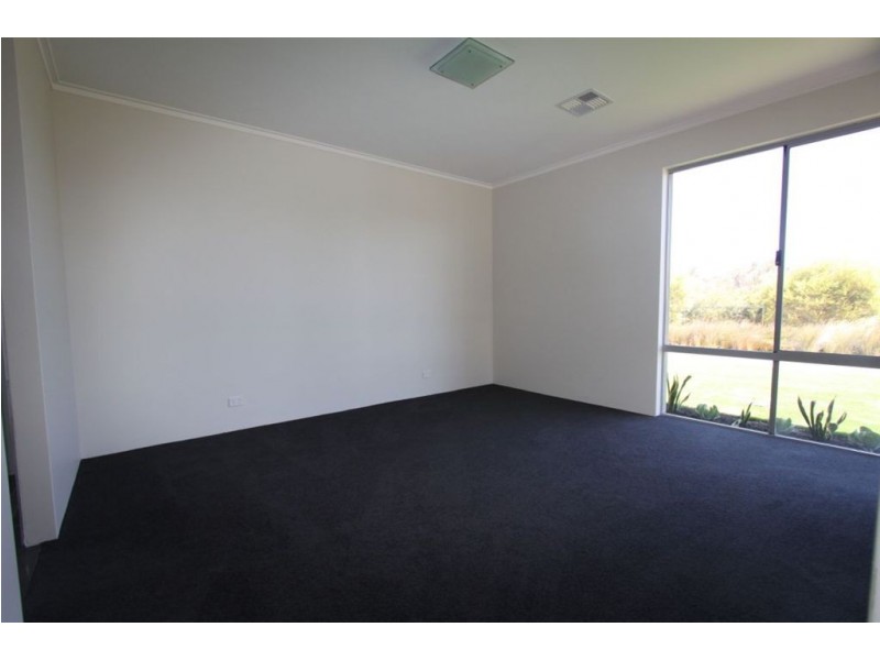 97 Darwin Terrace, Dudley Park WA 6210