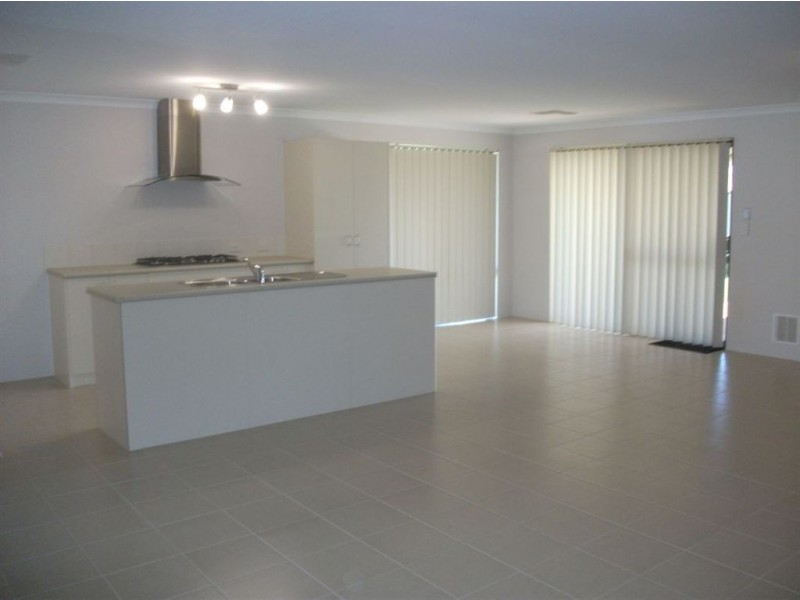 27 Phillmont Avenue, Meadow Springs WA 6210