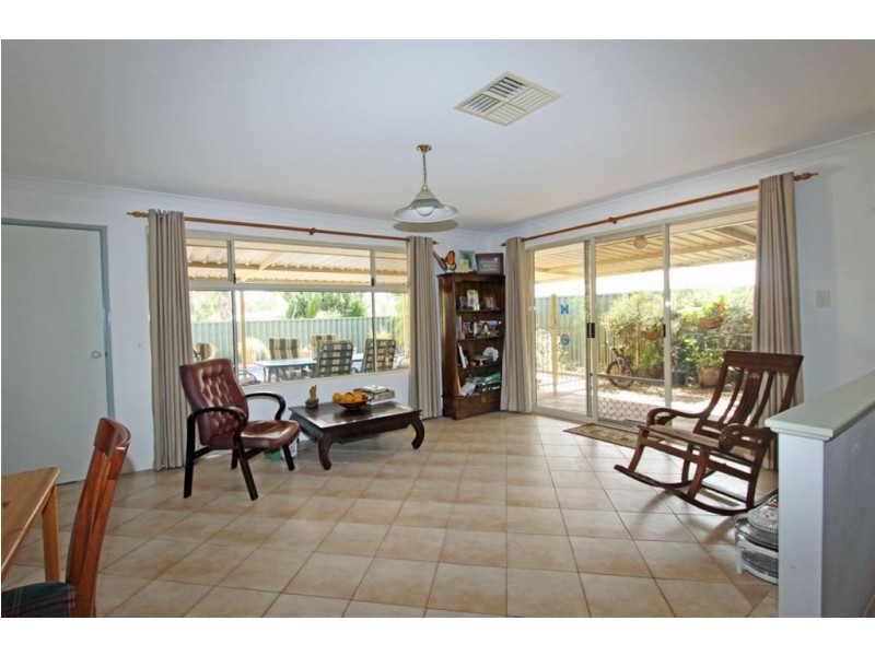 8 St Laurent Close, Greenfields WA 6210