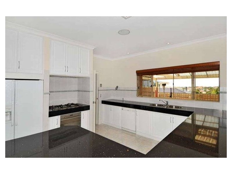 10 Magnolia Rise, Halls Head WA 6210