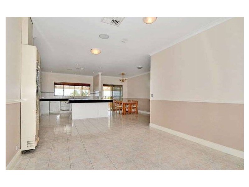 10 Magnolia Rise, Halls Head WA 6210