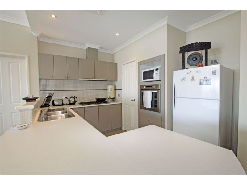 16/6 Valley Road, Halls Head WA 6210