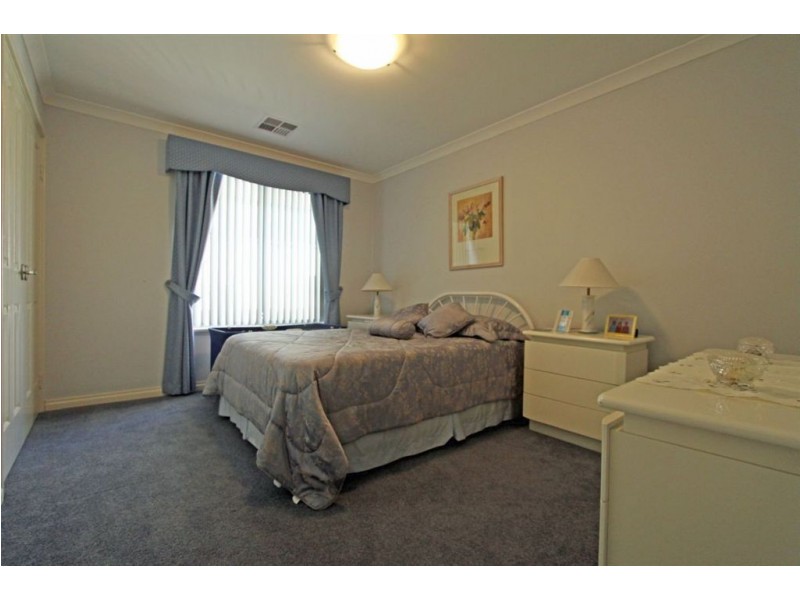 11 Hokitika Drive, Dudley Park WA 6210