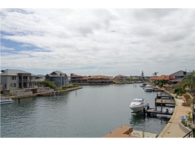20 Santavea Mews, Halls Head WA 6210