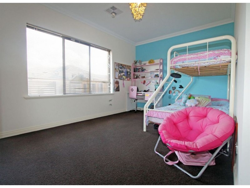 10 Katinka Retreat, Dudley Park WA 6210