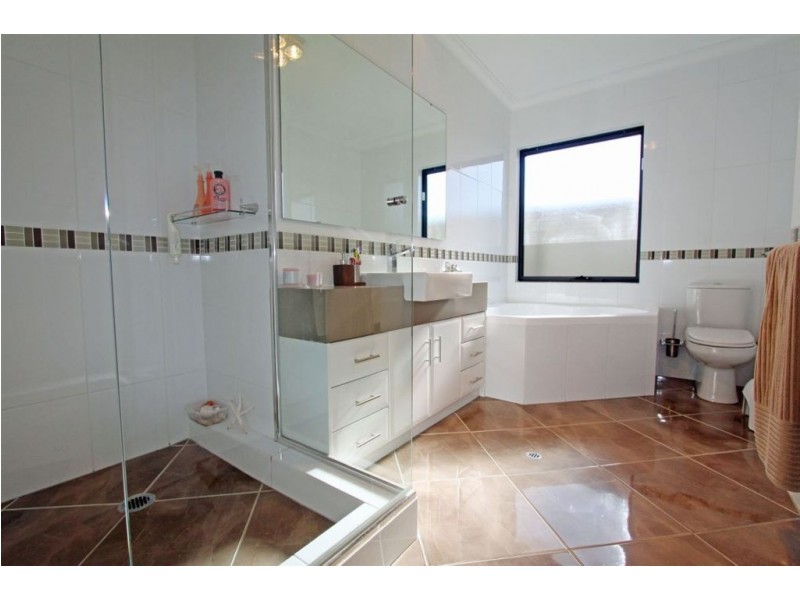 10 Katinka Retreat, Dudley Park WA 6210