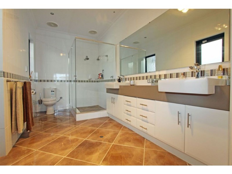 10 Katinka Retreat, Dudley Park WA 6210
