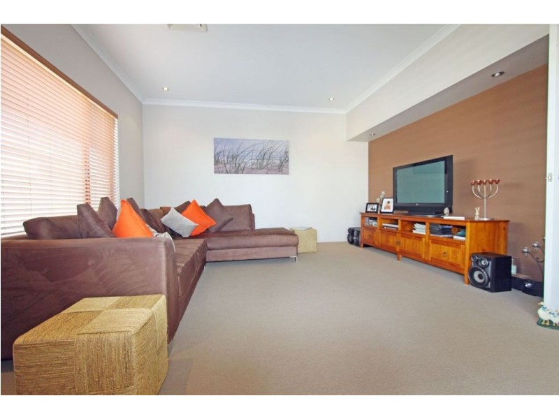 62 Lord Hobart Drive, Madora Bay WA 6210