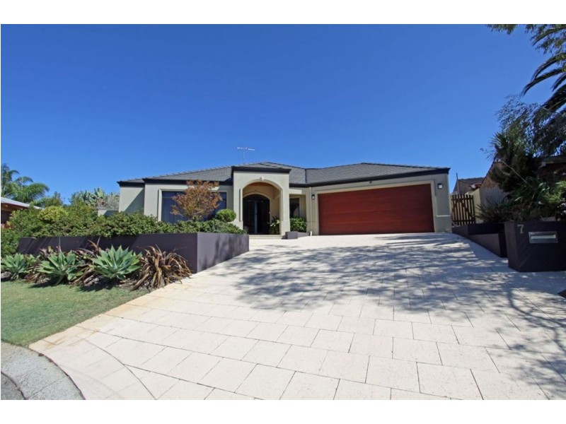7 Banyon Close, Halls Head WA 6210
