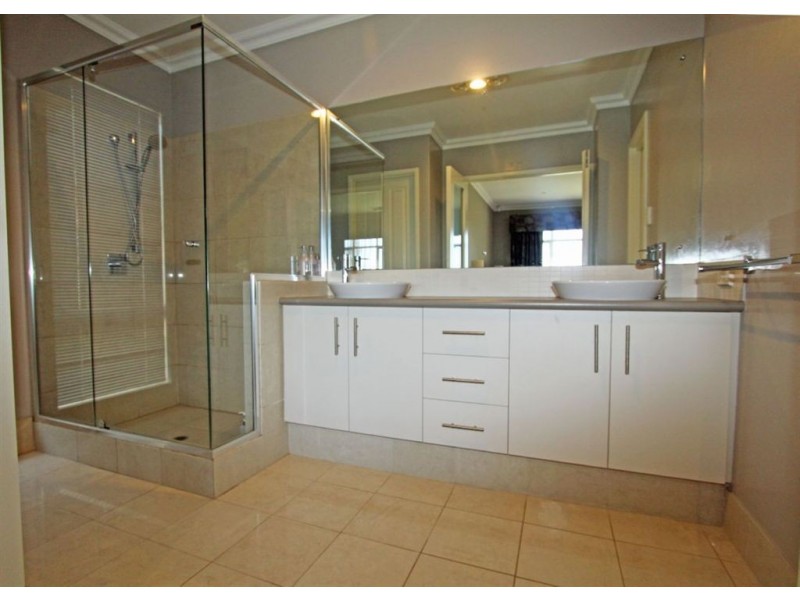 7 Banyon Close, Halls Head WA 6210