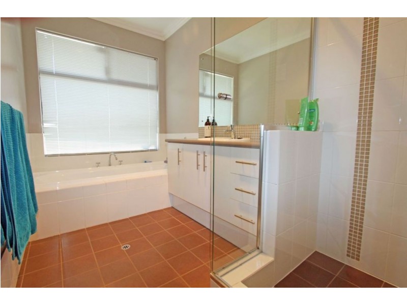 7 Banyon Close, Halls Head WA 6210