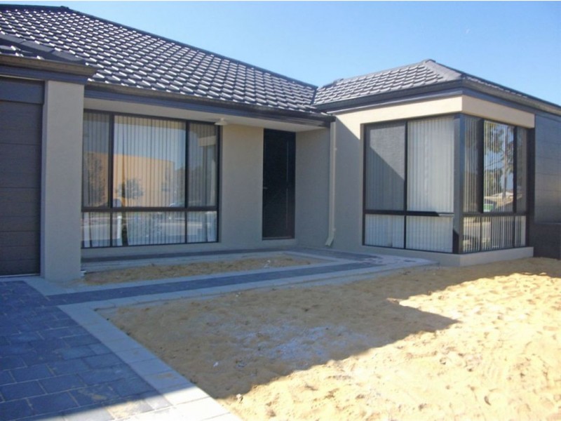 19 Catalina Drive, Lakelands WA 6180