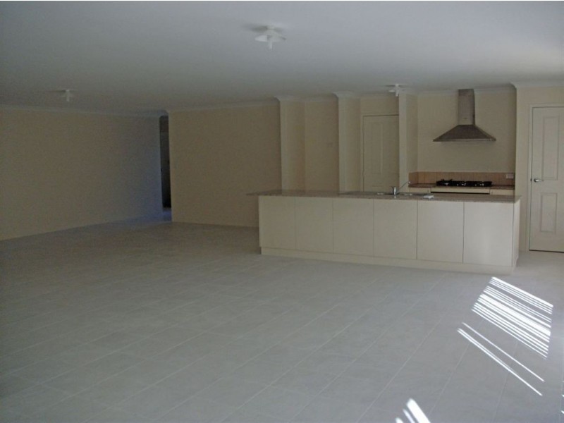 19 Catalina Drive, Lakelands WA 6180