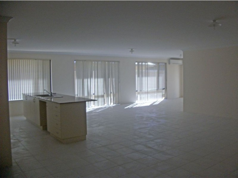 19 Catalina Drive, Lakelands WA 6180