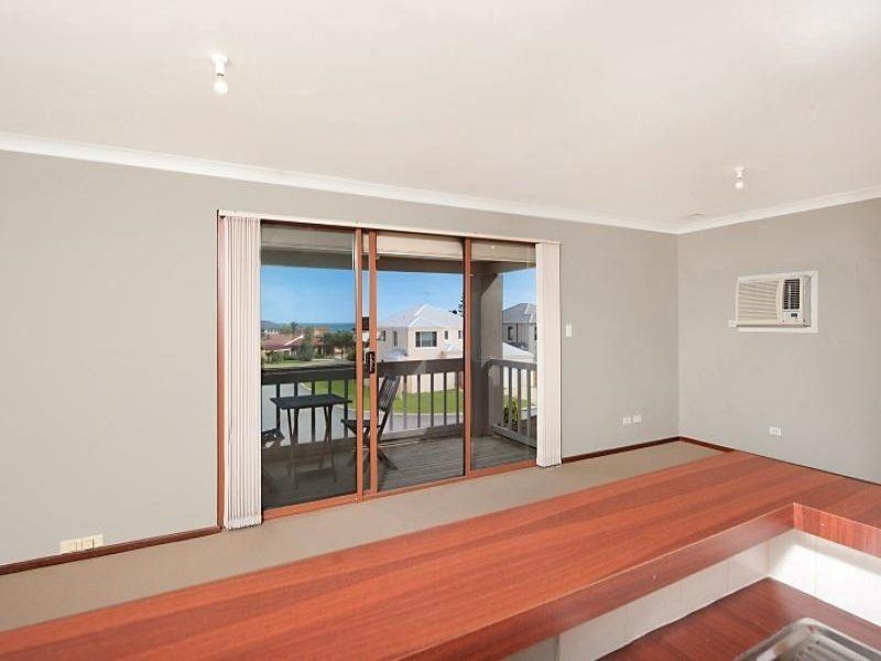 10 Hamilton Way, Silver Sands WA 6210