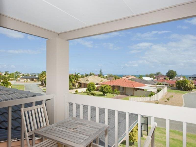 10 Hamilton Way, Silver Sands WA 6210