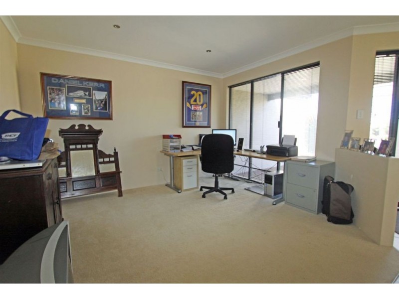175 Peelwood Parade, Halls Head WA 6210