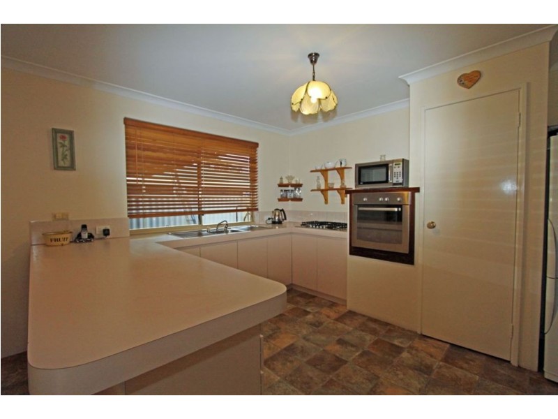 2 Berkely Close, Greenfields WA 6210