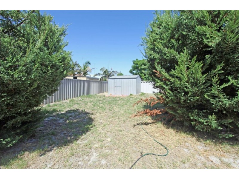 8 Amulla Court, Halls Head WA 6210