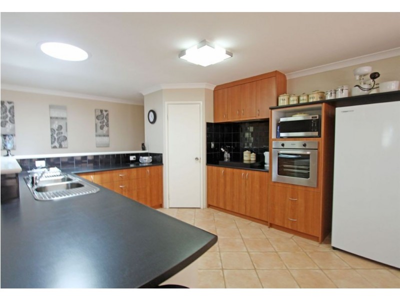 9 Duyfken Way, Dudley Park WA 6210