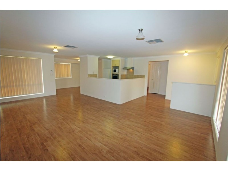 32 Saffron Loop, Falcon WA 6210