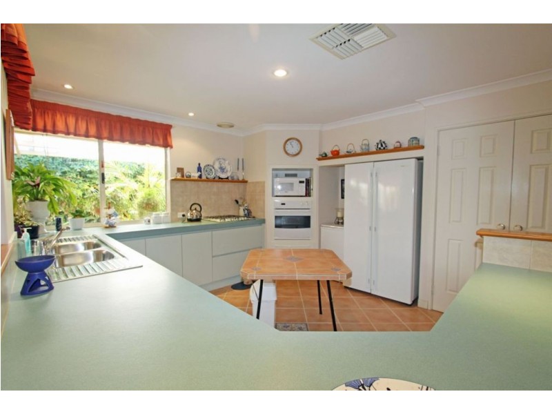2 Neptune Place, Halls Head WA 6210