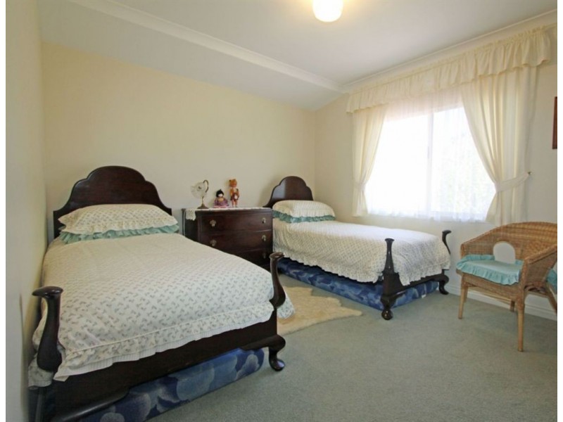 2 Neptune Place, Halls Head WA 6210