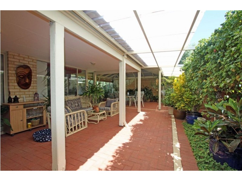 2 Neptune Place, Halls Head WA 6210