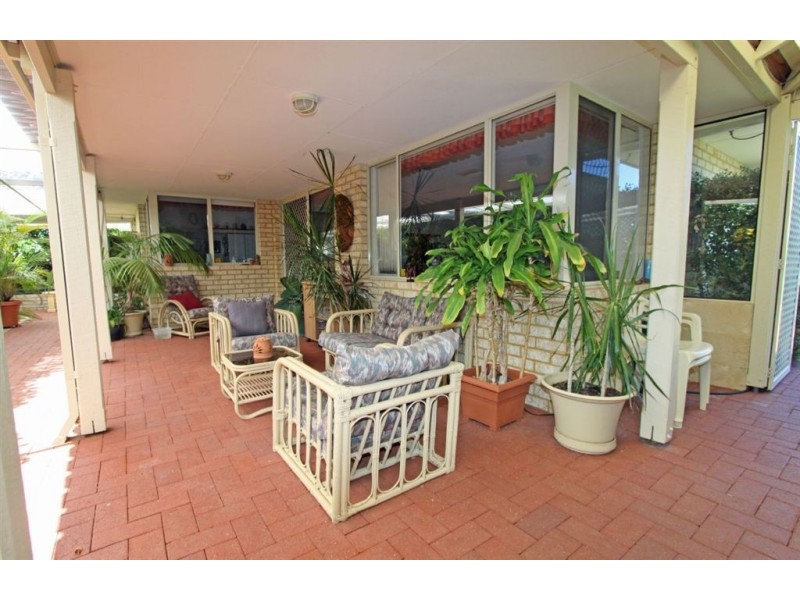 2 Neptune Place, Halls Head WA 6210