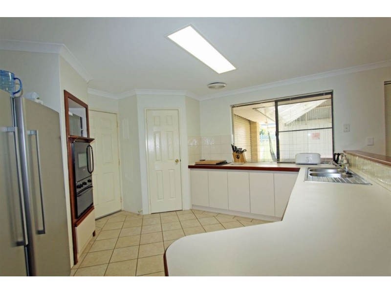 10 Sandy Cove, Halls Head WA 6210