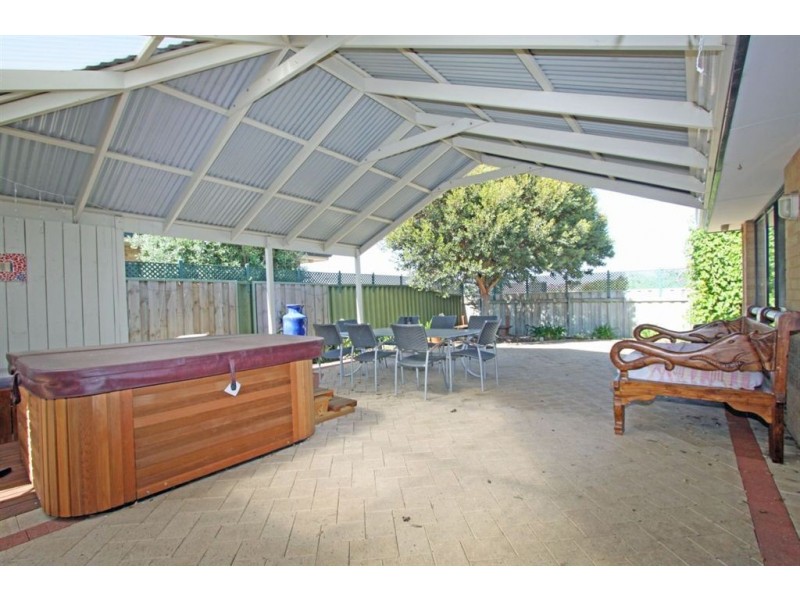 10 Sandy Cove, Halls Head WA 6210