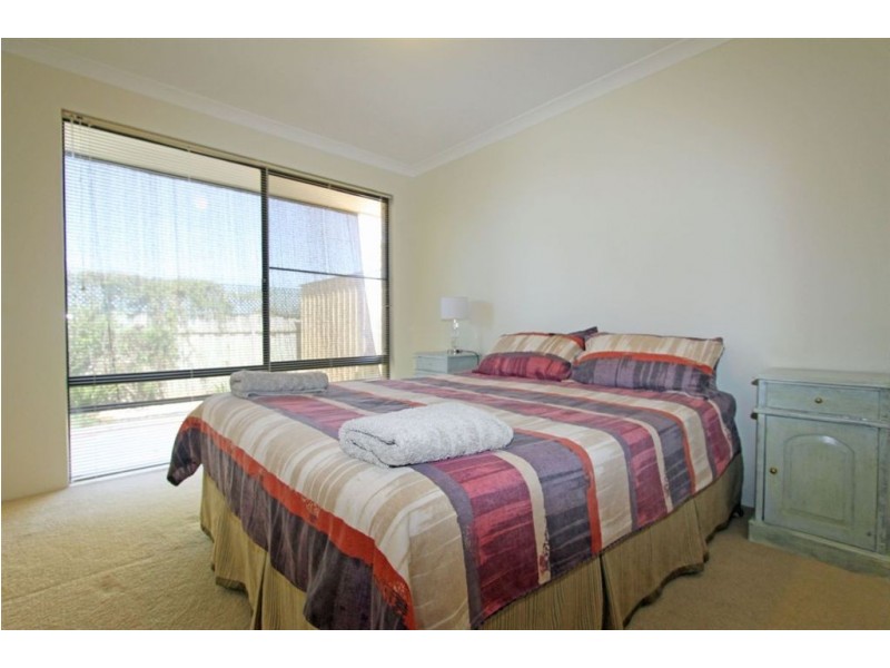 10 Sandy Cove, Halls Head WA 6210