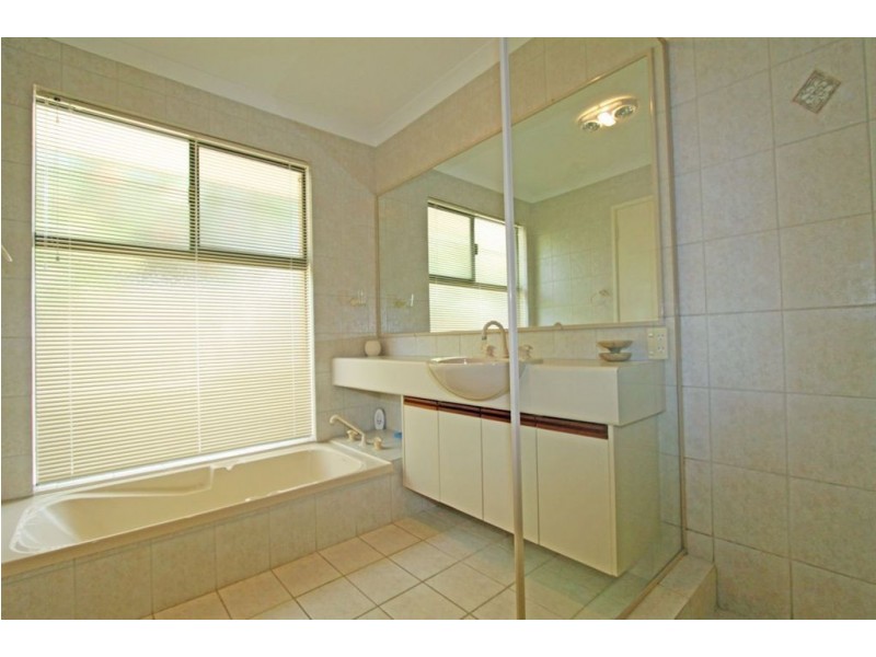 10 Sandy Cove, Halls Head WA 6210