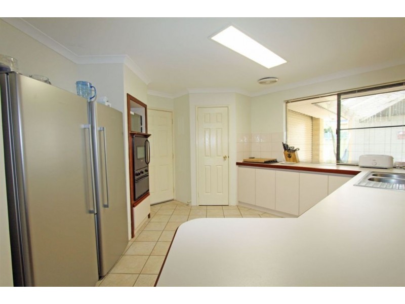 10 Sandy Cove, Halls Head WA 6210