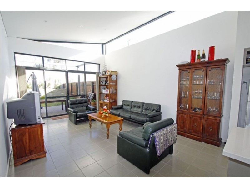 24/44 Oaklands Avenue, Halls Head WA 6210