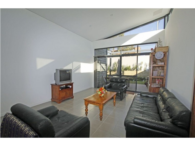 24/44 Oaklands Avenue, Halls Head WA 6210