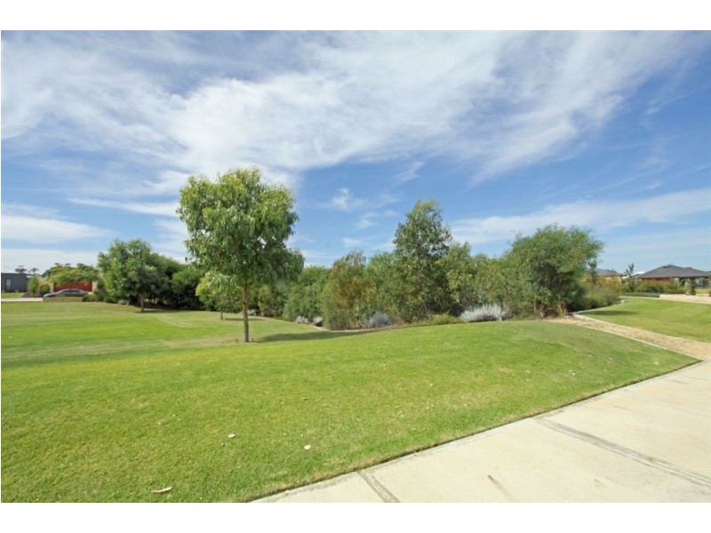 10 Sinclair Vista, Lakelands WA 6180