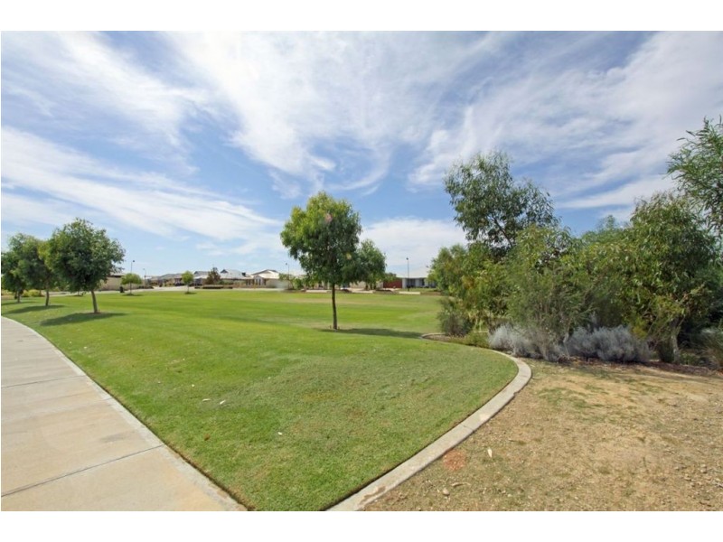 10 Sinclair Vista, Lakelands WA 6180