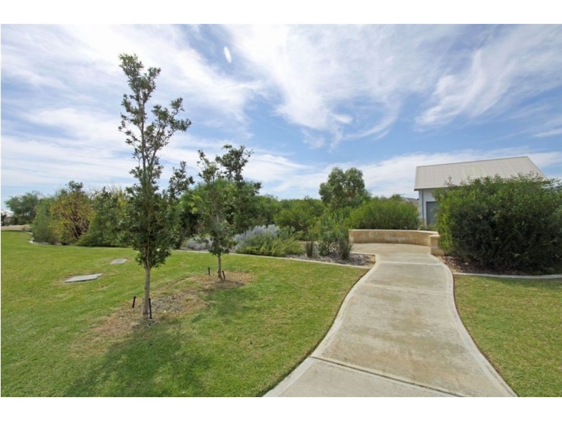 10 Sinclair Vista, Lakelands WA 6180