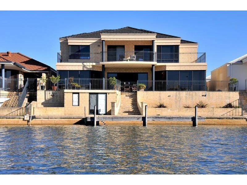 10 Aztec Island Retreat, Halls Head WA 6210