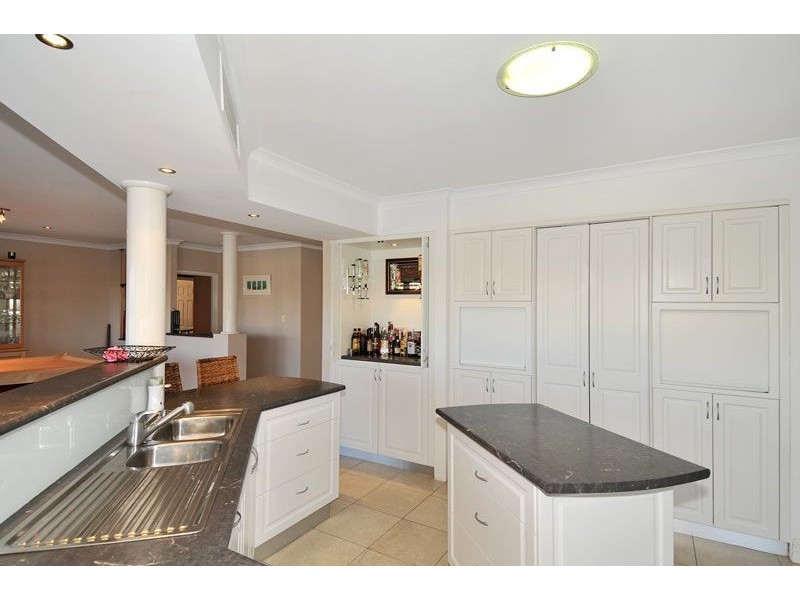 10 Aztec Island Retreat, Halls Head WA 6210
